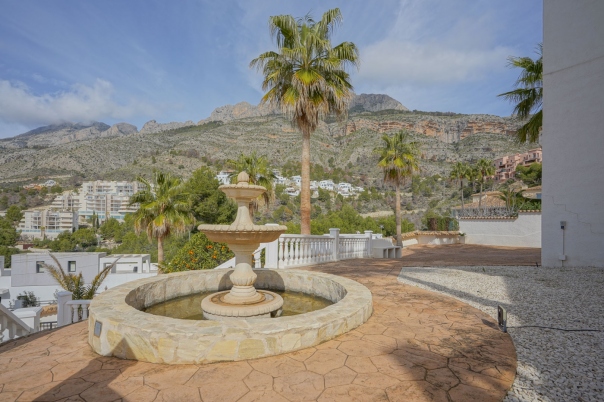 4 bed villa in Altea