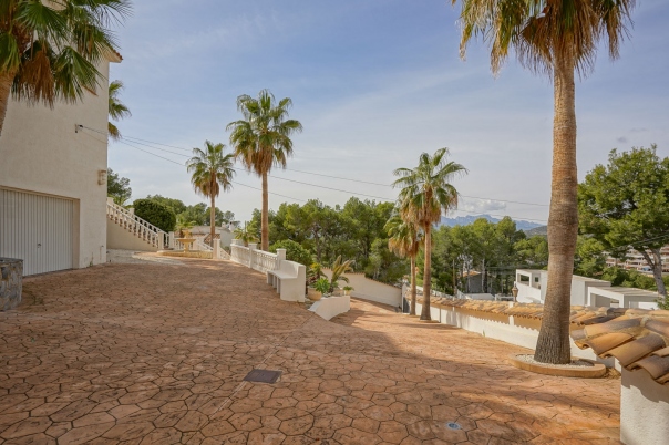 4 bed villa in Altea