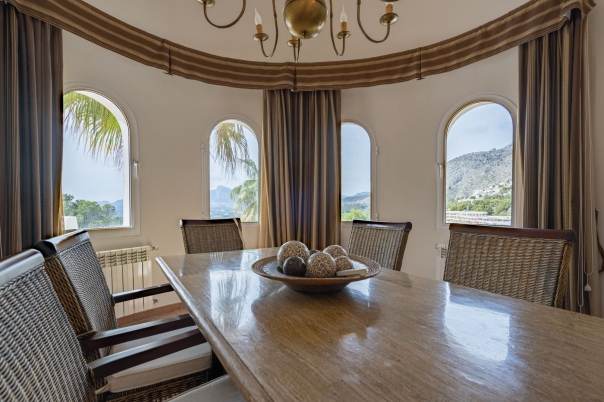 4 bed villa in Altea
