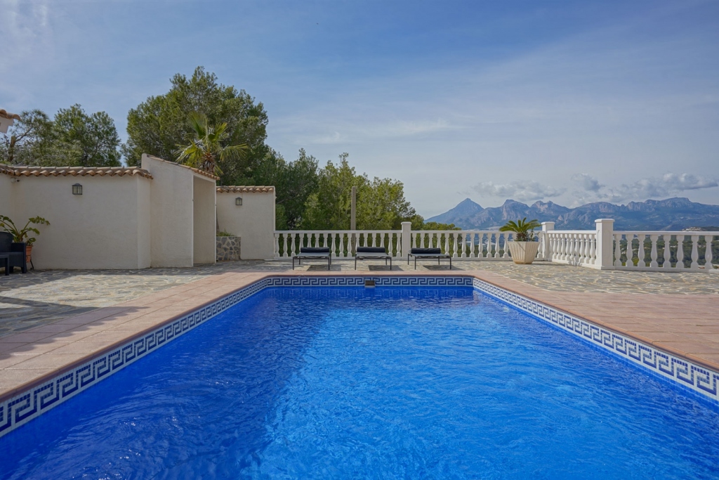 4 bed villa in Altea