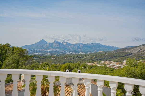 4 bed villa in Altea