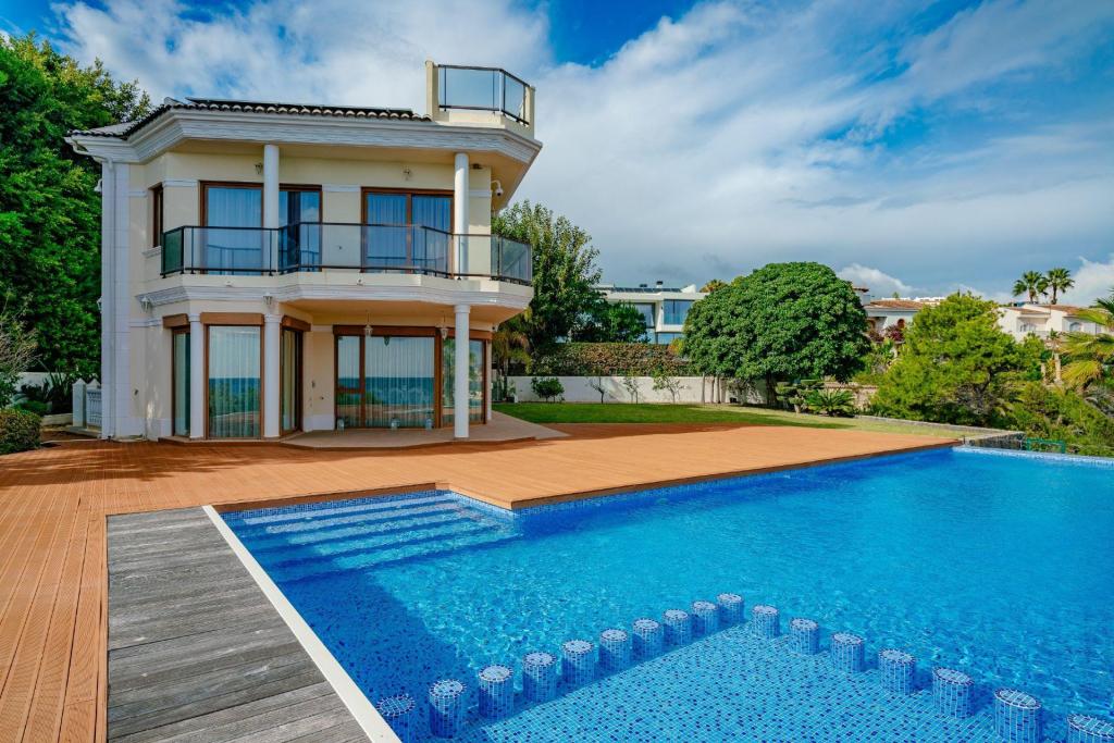 6 bed casa / chalet in Calpe / Calp