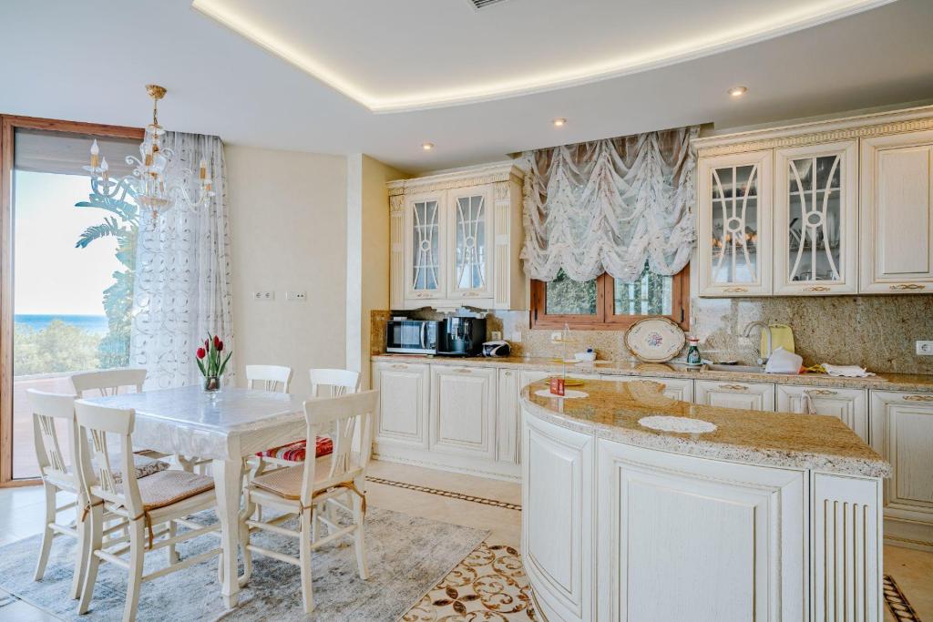 6 bed casa / chalet in Calpe / Calp