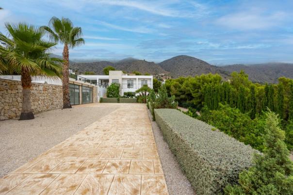 5 bed villa in Altea