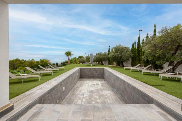 5 bed villa in Altea