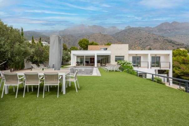 5 bed villa in Altea