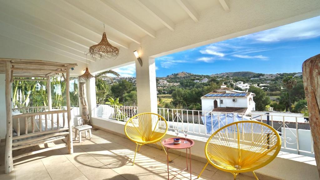 6 bed villas in Moraira