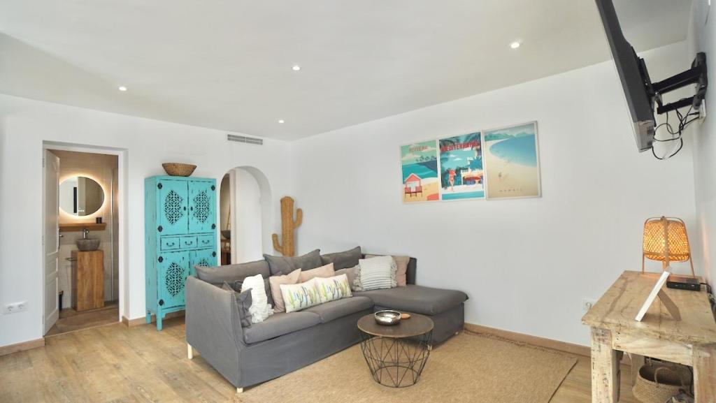 6 bed villas in Moraira