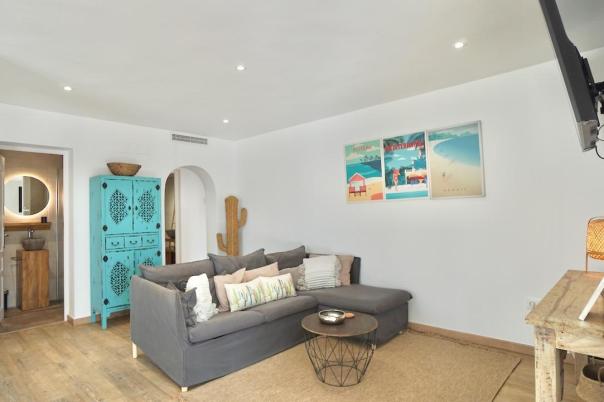6 bed villas in Moraira