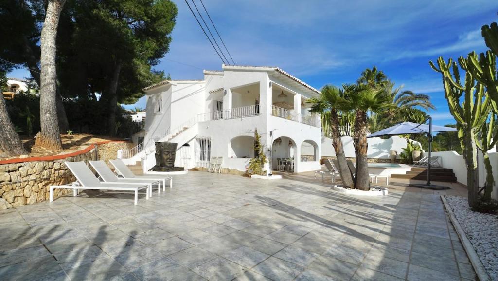 6 bed villas in Moraira