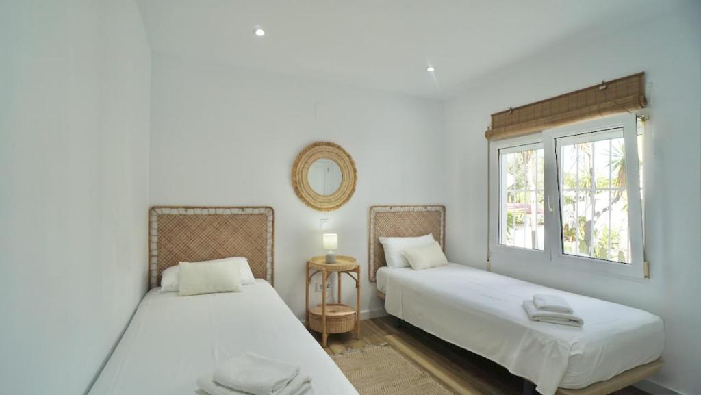 6 bed villas in Moraira
