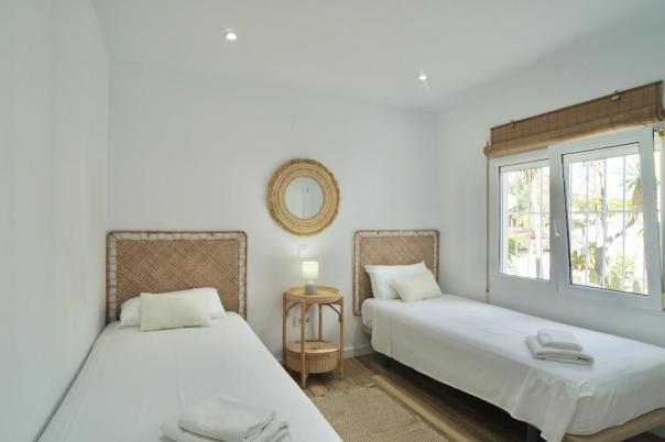 6 bed villas in Moraira