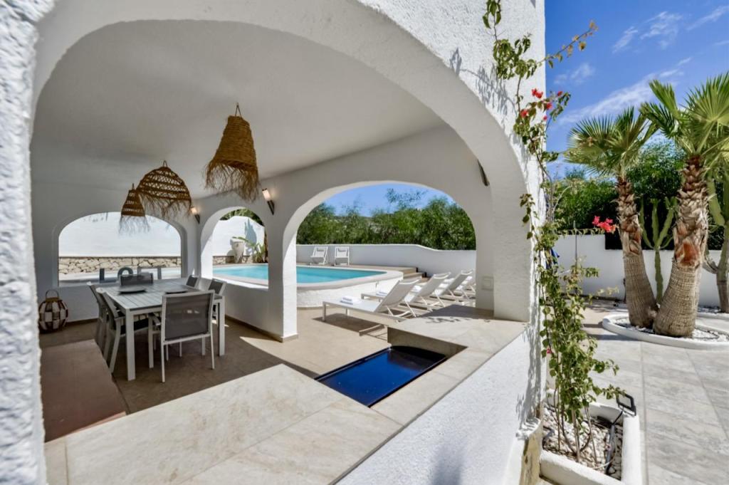 6 bed villas in Moraira