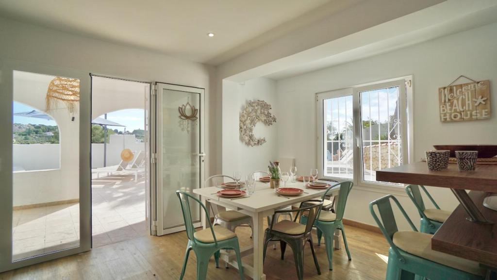 6 bed villas in Moraira