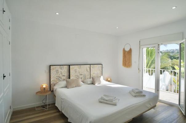 6 bed villas in Moraira