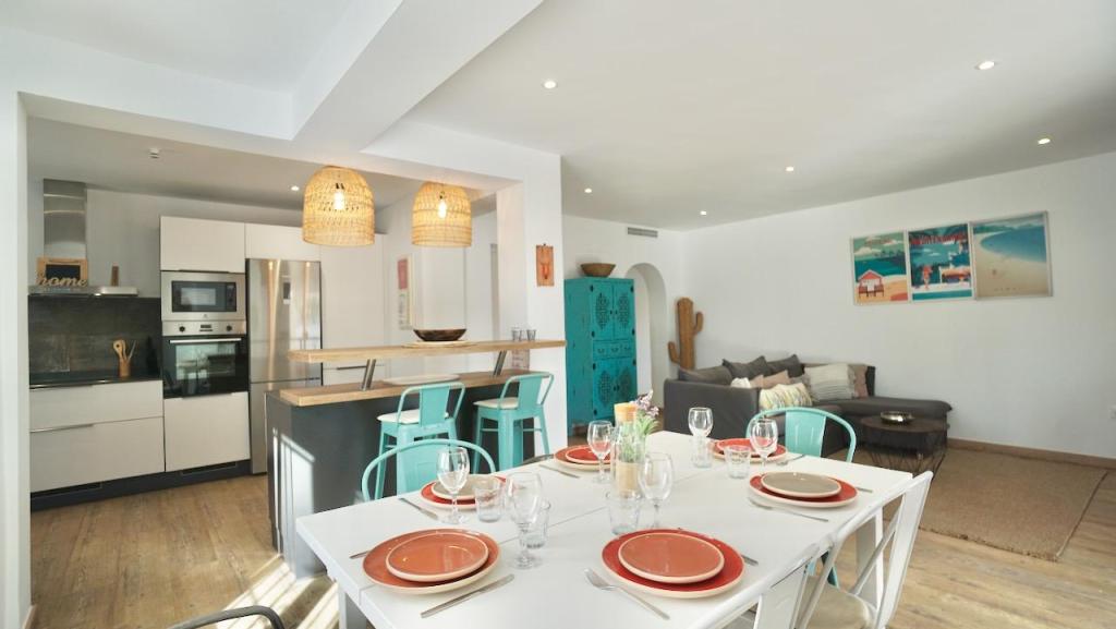 6 bed villas in Moraira