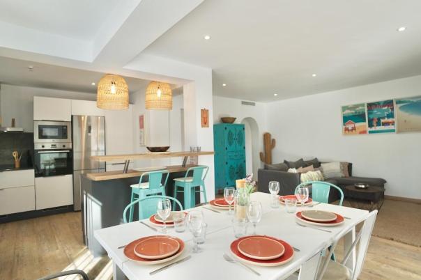 6 bed villas in Moraira