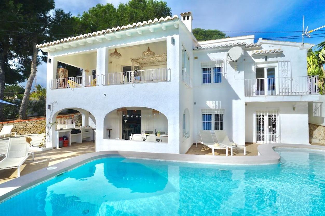 6 bed villas in Moraira