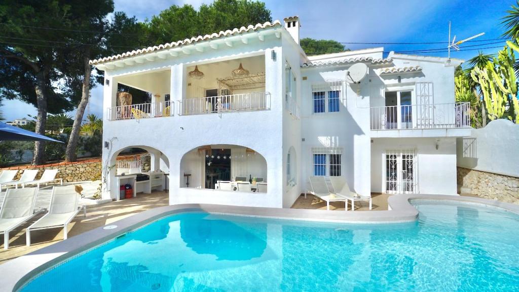6 bed villas in Moraira