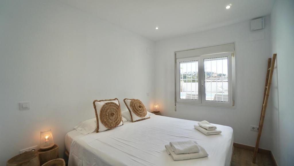 6 bed villas in Moraira