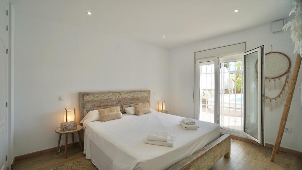 6 bed villas in Moraira