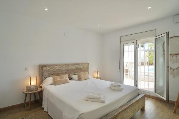 6 bed villas in Moraira