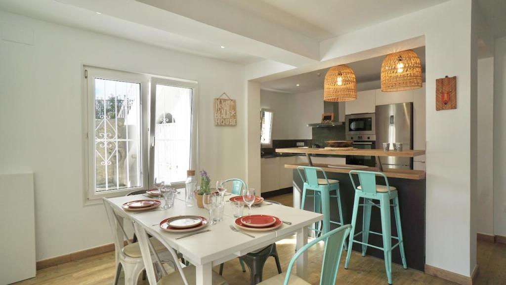 6 bed villas in Moraira