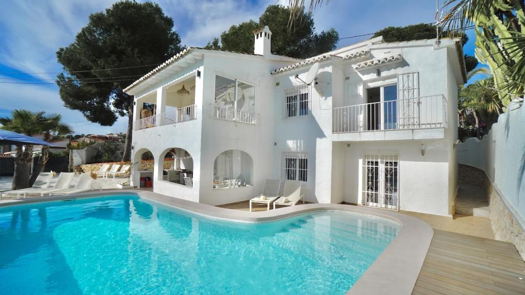 6 bed villas in Moraira