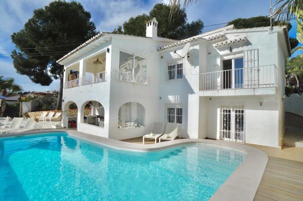 6 bed villas in Moraira