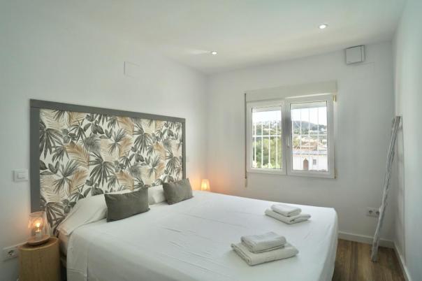 6 bed villas in Moraira