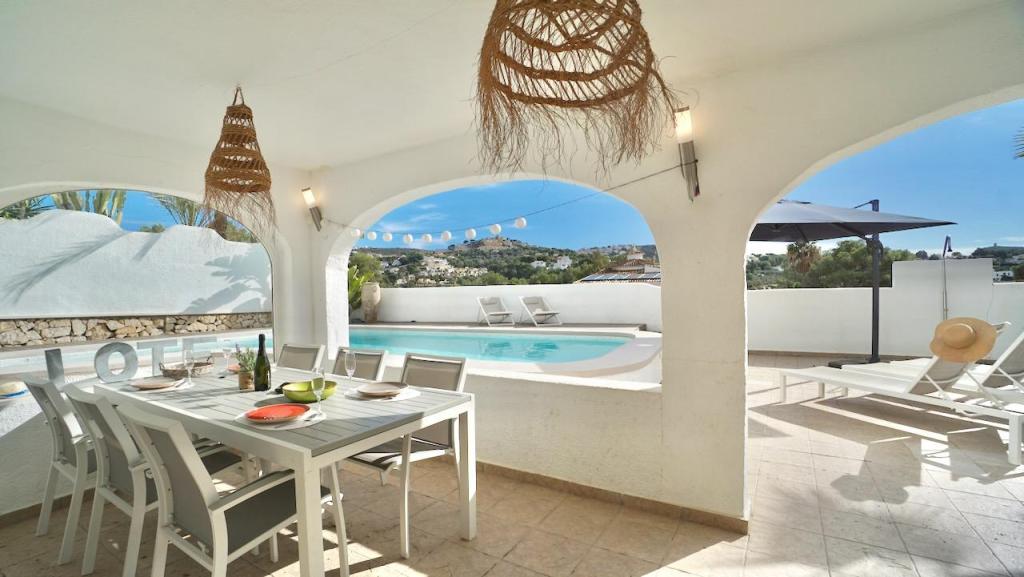 6 bed villas in Moraira