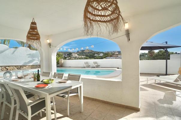 6 bed villas in Moraira