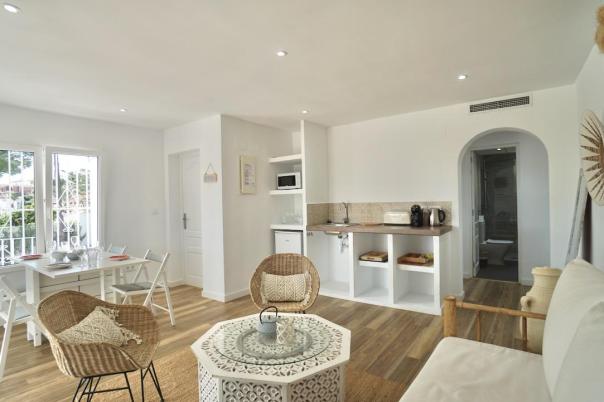 6 bed villas in Moraira