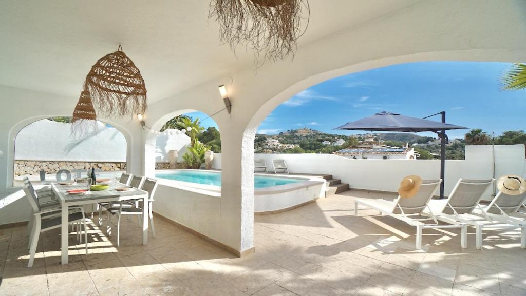 6 bed villas in Moraira