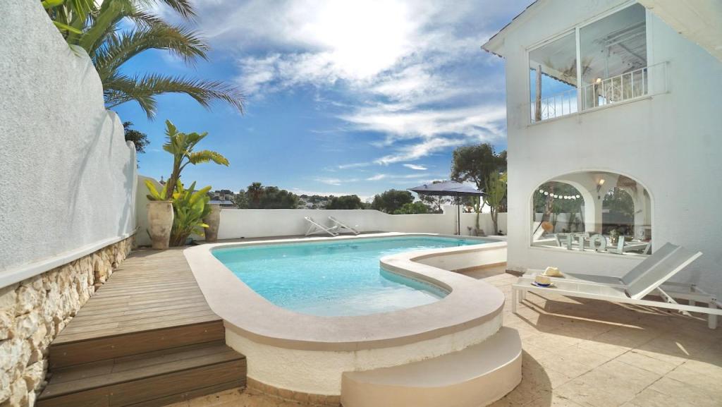 6 bed villas in Moraira