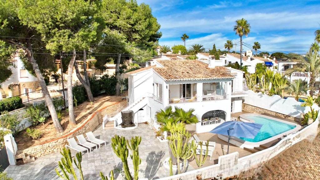 6 bed villas in Moraira