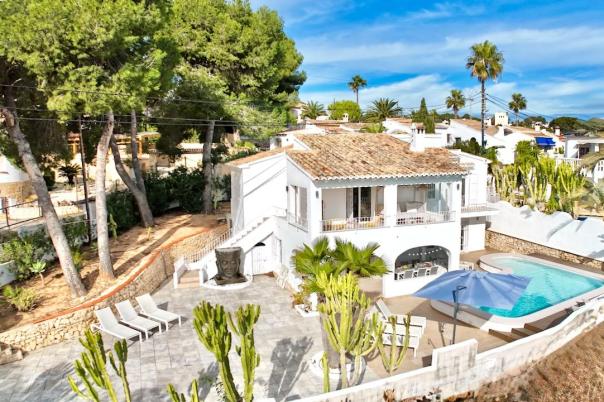6 bed villas in Moraira
