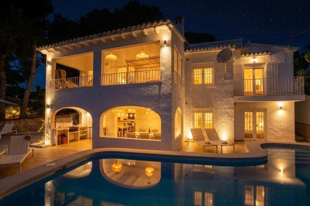 6 bed villas in Moraira