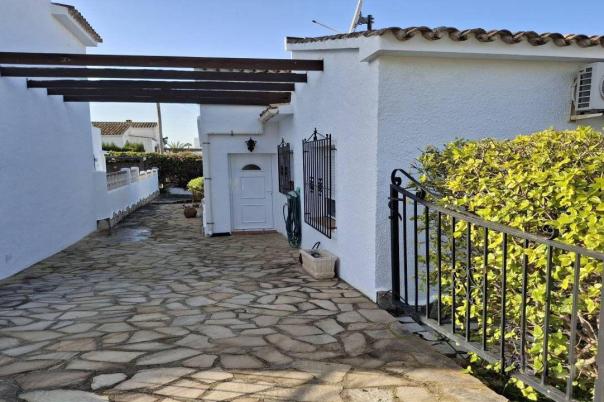 2 bed bungalow in Moraira