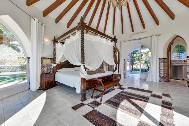 8 bed villas in Altea