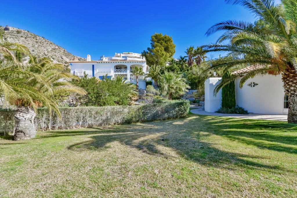 8 bed villas in Altea