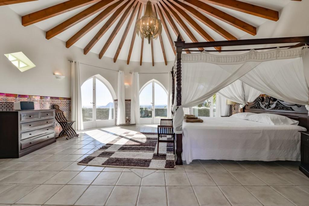8 bed villas in Altea