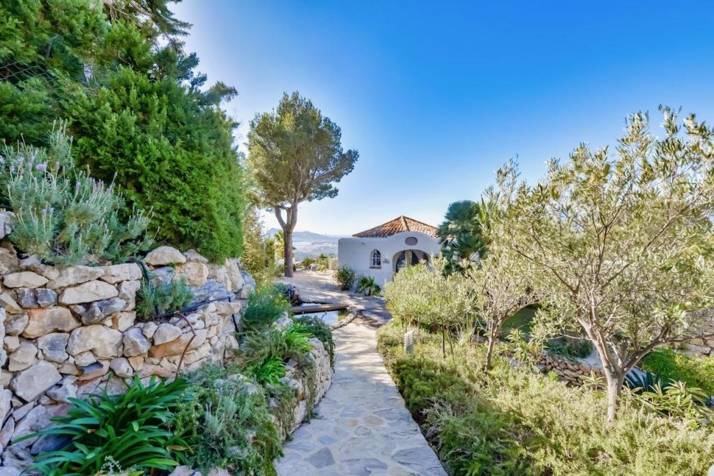 8 bed villas in Altea