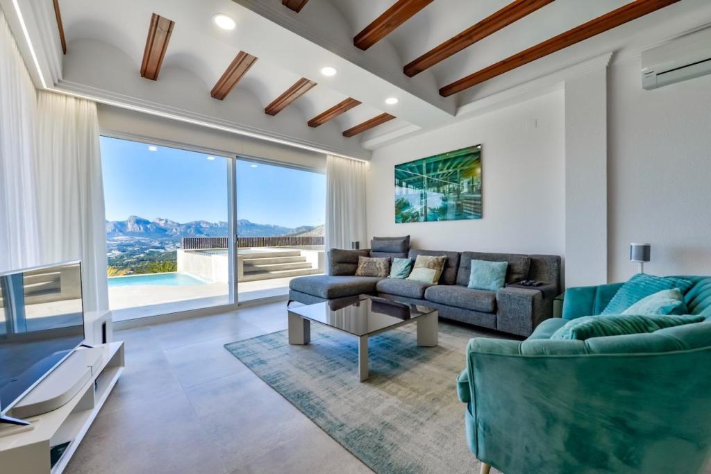 8 bed villas in Altea
