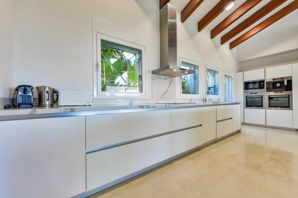 8 bed villas in Altea