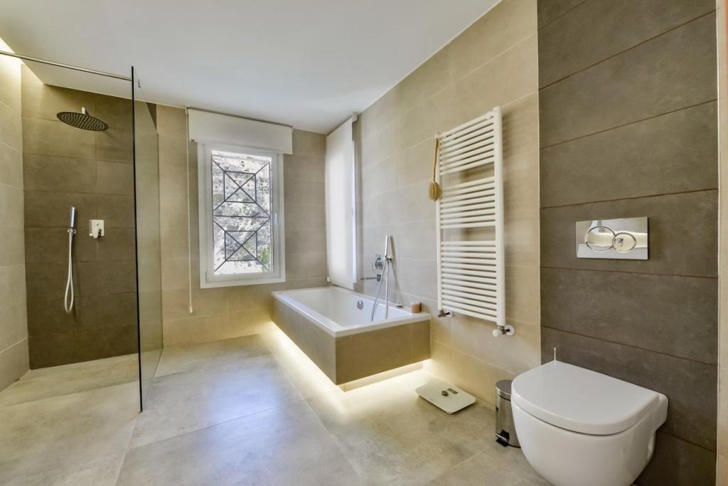 8 bed villas in Altea