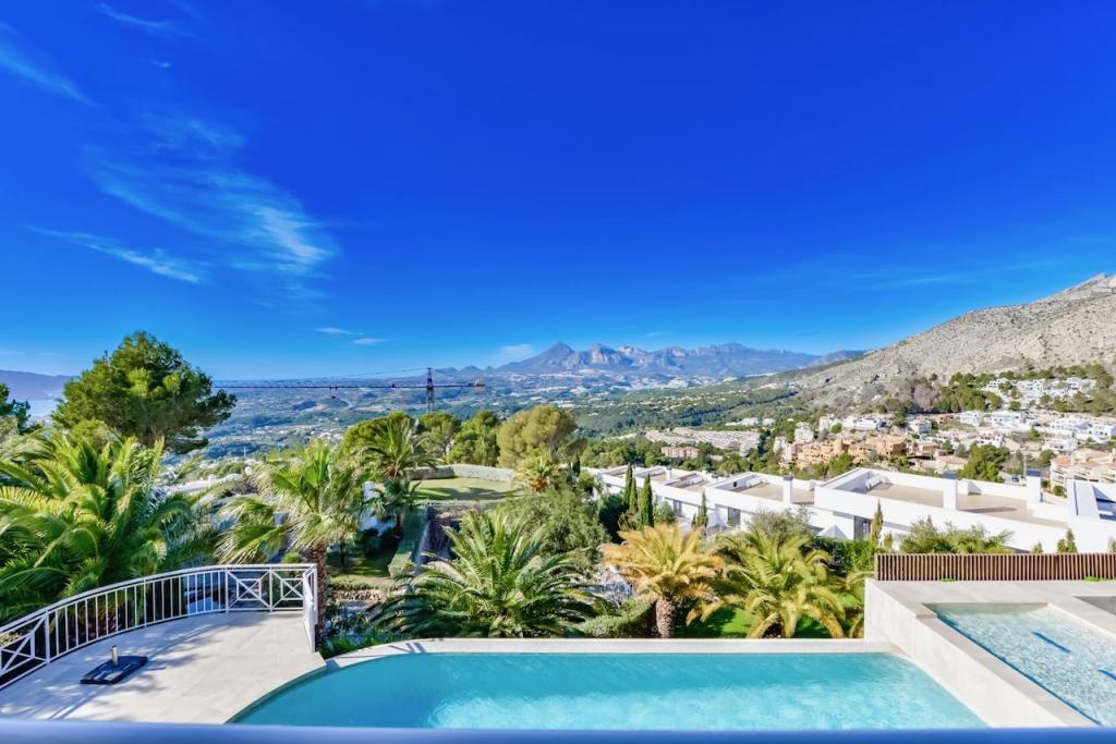 8 bed villas in Altea