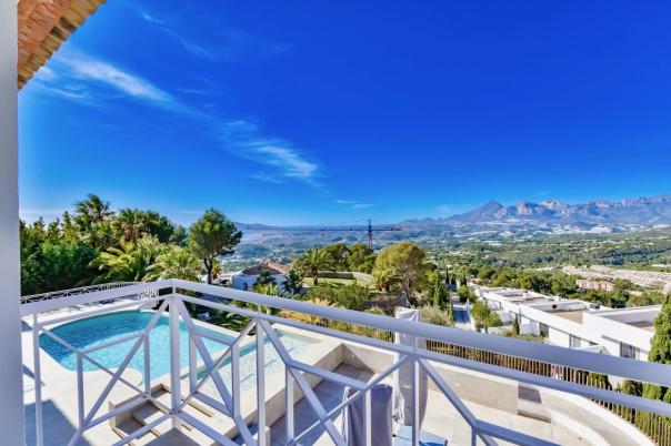 8 bed villas in Altea