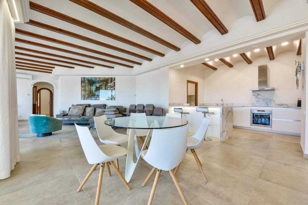 8 bed villas in Altea