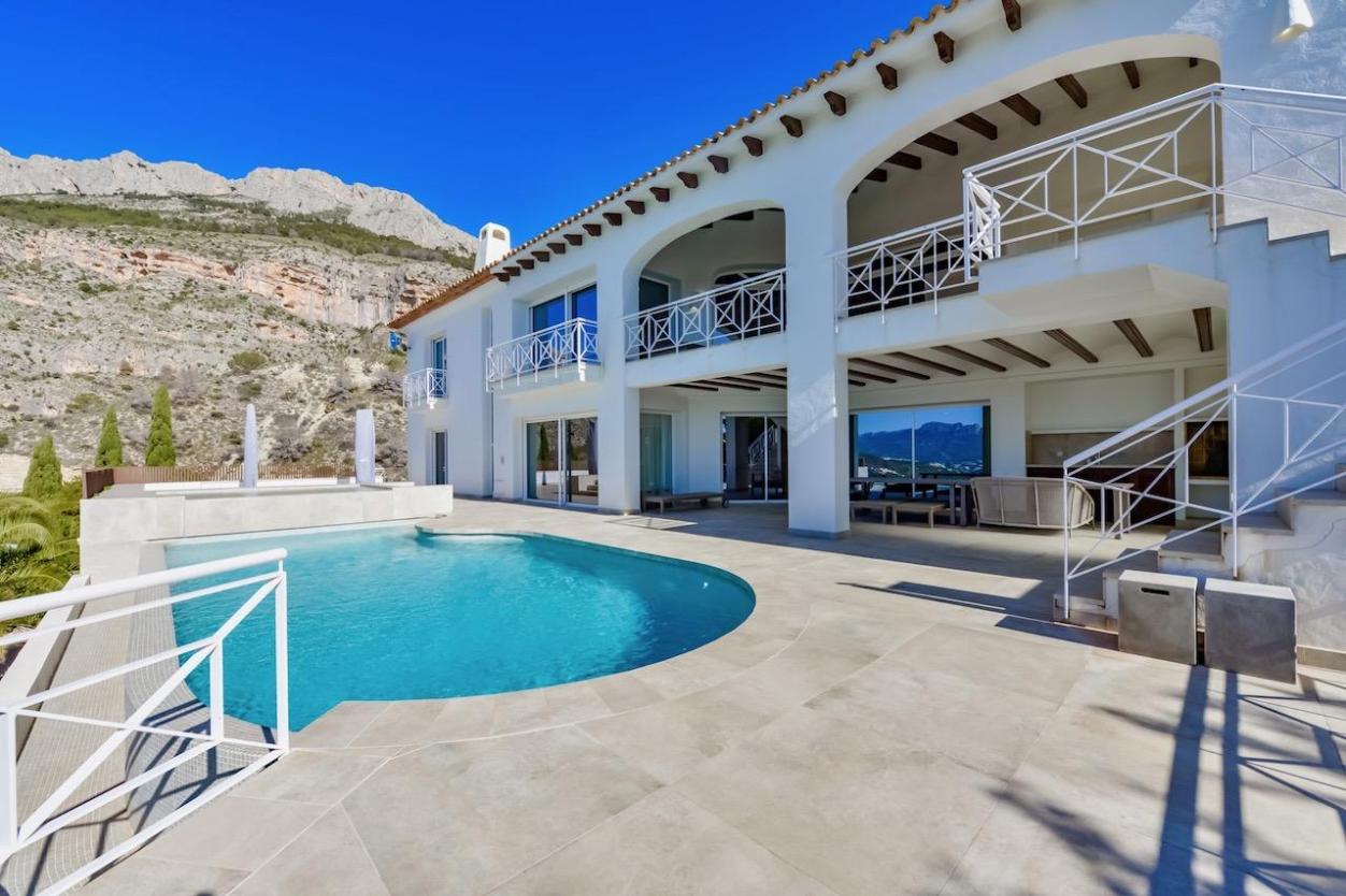 8 bed villas in Altea